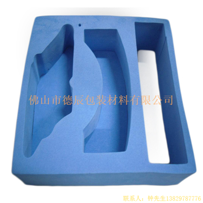 海綿內(nèi)托對(duì)各行各業(yè)產(chǎn)品起到絕緣、密封、防震、防塵、填充、隔音、固定，能夠保護(hù)包裝產(chǎn)品在運(yùn)輸過(guò)程中安然無(wú)恙，起到保護(hù)產(chǎn)品的一個(gè)作用，同時(shí)可以美化產(chǎn)品，提升產(chǎn)品檔次。