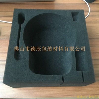 海綿內(nèi)托對(duì)各行各業(yè)產(chǎn)品起到絕緣、密封、防震、防塵、填充、隔音、固定，能夠保護(hù)包裝產(chǎn)品在運(yùn)輸過(guò)程中安然無(wú)恙，起到保護(hù)產(chǎn)品的一個(gè)作用，同時(shí)可以美化產(chǎn)品，提升產(chǎn)品檔次。