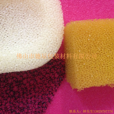 過濾海綿也稱網(wǎng)狀海綿，爆破海綿。聚氨酯過濾海綿由普通開孔軟泡高溫爆破開孔加工而成，爆破除掉了泡沫網(wǎng)絡(luò)之間原有的氣泡膜，得到了主體骨架網(wǎng)狀結(jié)構(gòu)。