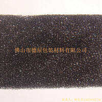 過(guò)濾海綿也稱網(wǎng)狀海綿，爆破海綿。聚氨酯過(guò)濾海綿由普通開(kāi)孔軟泡高溫爆破開(kāi)孔加工而成，爆破除掉了泡沫網(wǎng)絡(luò)之間原有的氣泡膜，得到了主體骨架網(wǎng)狀結(jié)構(gòu)。
過(guò)濾海綿的空隙率高達(dá)97%，具有優(yōu)異的透氣性、良好的柔軟性和較高的機(jī)械強(qiáng)度。
