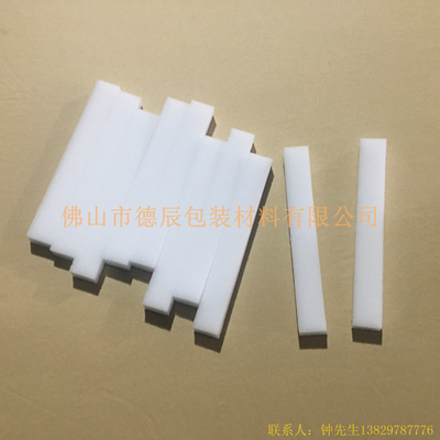 醫(yī)用防護面罩的海綿主要起到緩沖面部（主要是額頭）與PVC膠片的作用，起到密封的作用，因為海綿柔軟的特點，從而讓額頭與膠片完美的貼合，加上海綿柔軟與舒適性使得醫(yī)生在佩戴面罩的時候非常舒適。